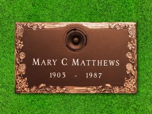 Crowncrest by Matthews Cemetery Products | Floral Design | 24" x 14"